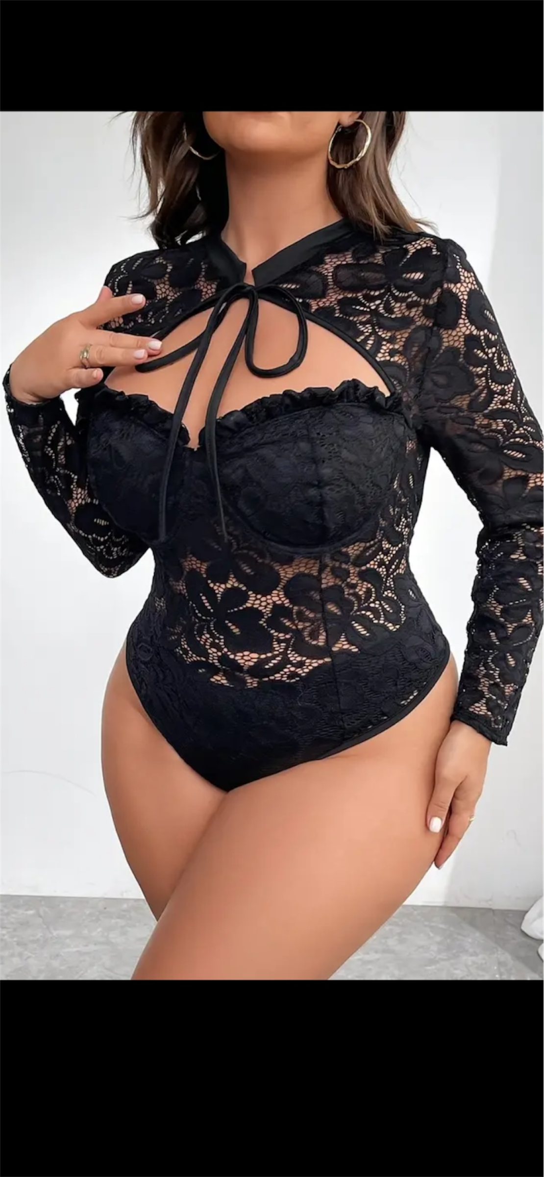 Juodas nėriniuotas bodis su kaspinėliu „Classy Allure“ (3XL)