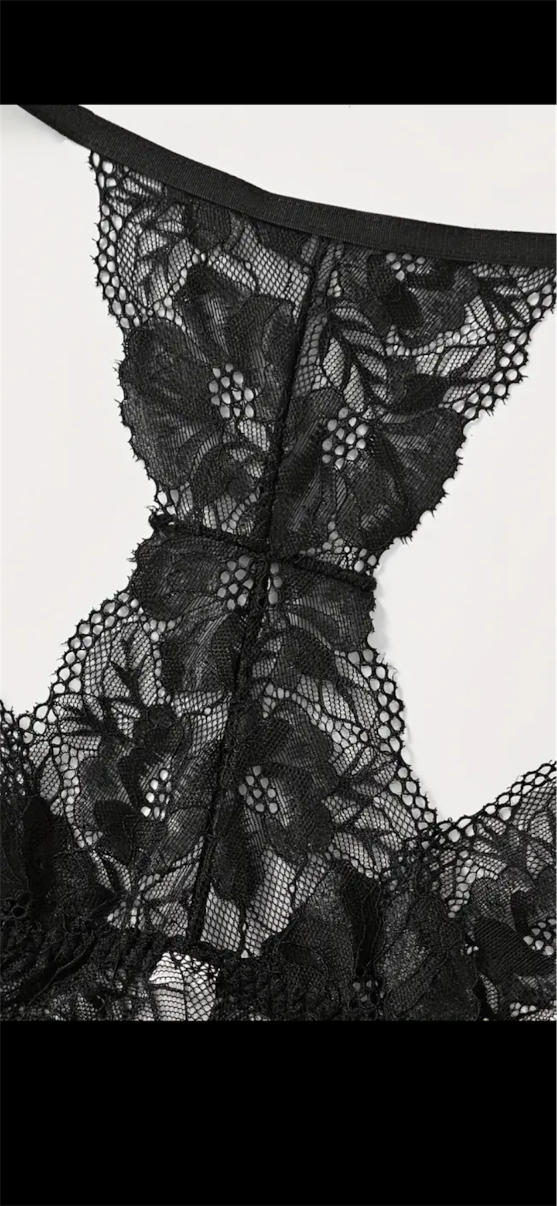 Juodos spalvos nėriniuotas liemenėlės ir kelnaičių komplektas – subtiliai permatomas, elegantiškas dizainas