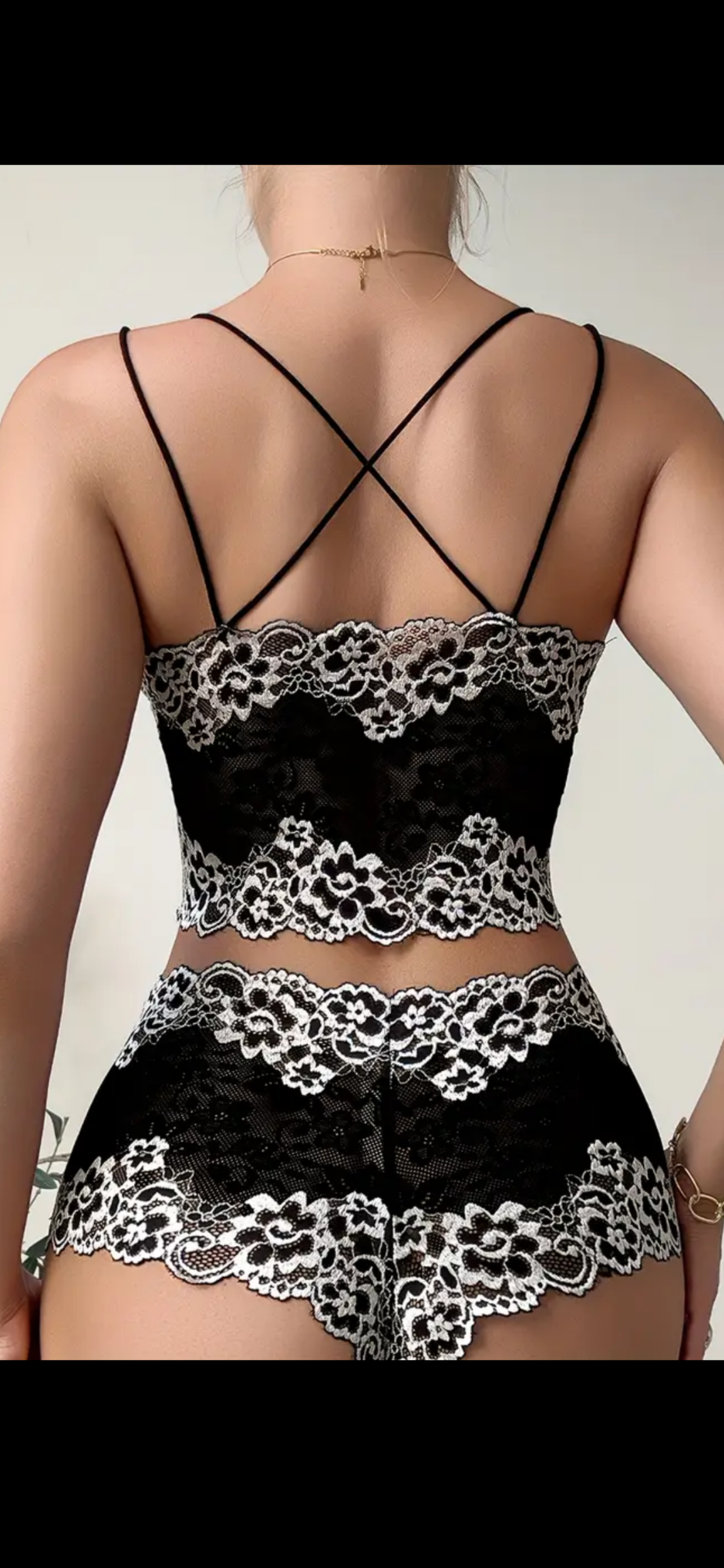 „Juoda elegancija“ – juodos ir baltos nėrinių komplektas (XL dydis)