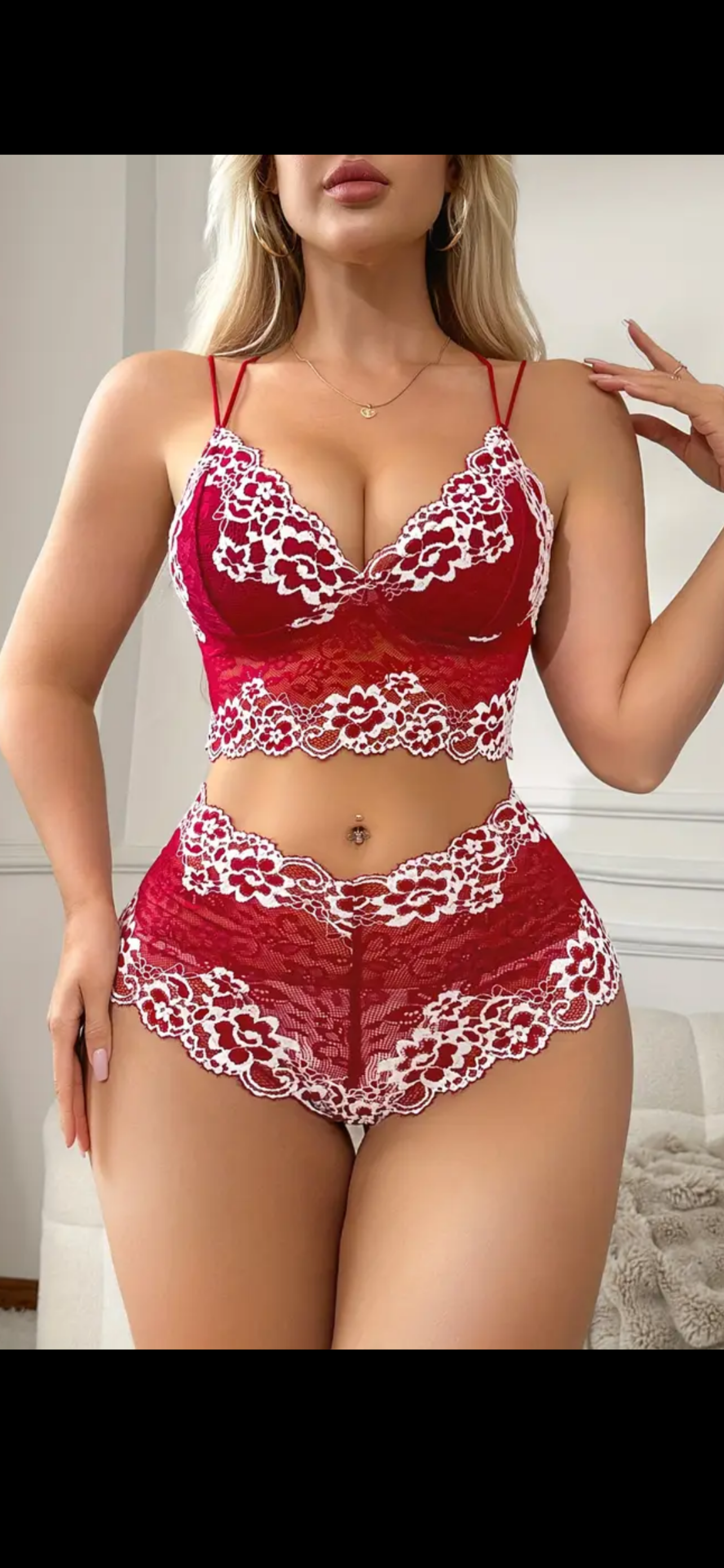 „Raudonoji aistra“ – nėrinių liemenėlės ir kelnaičių komplektas (XL dydis)