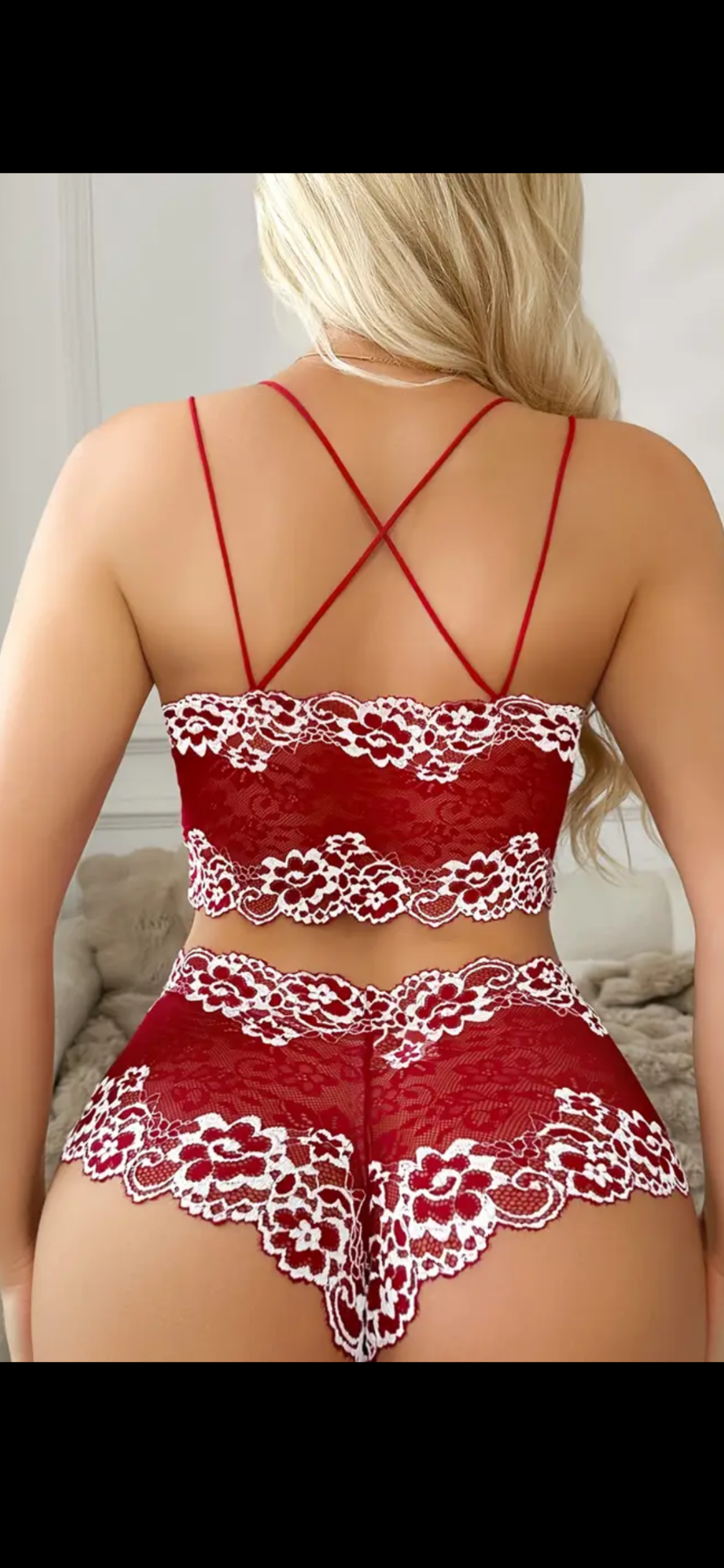 „Raudonoji aistra“ – nėrinių liemenėlės ir kelnaičių komplektas (XL dydis)