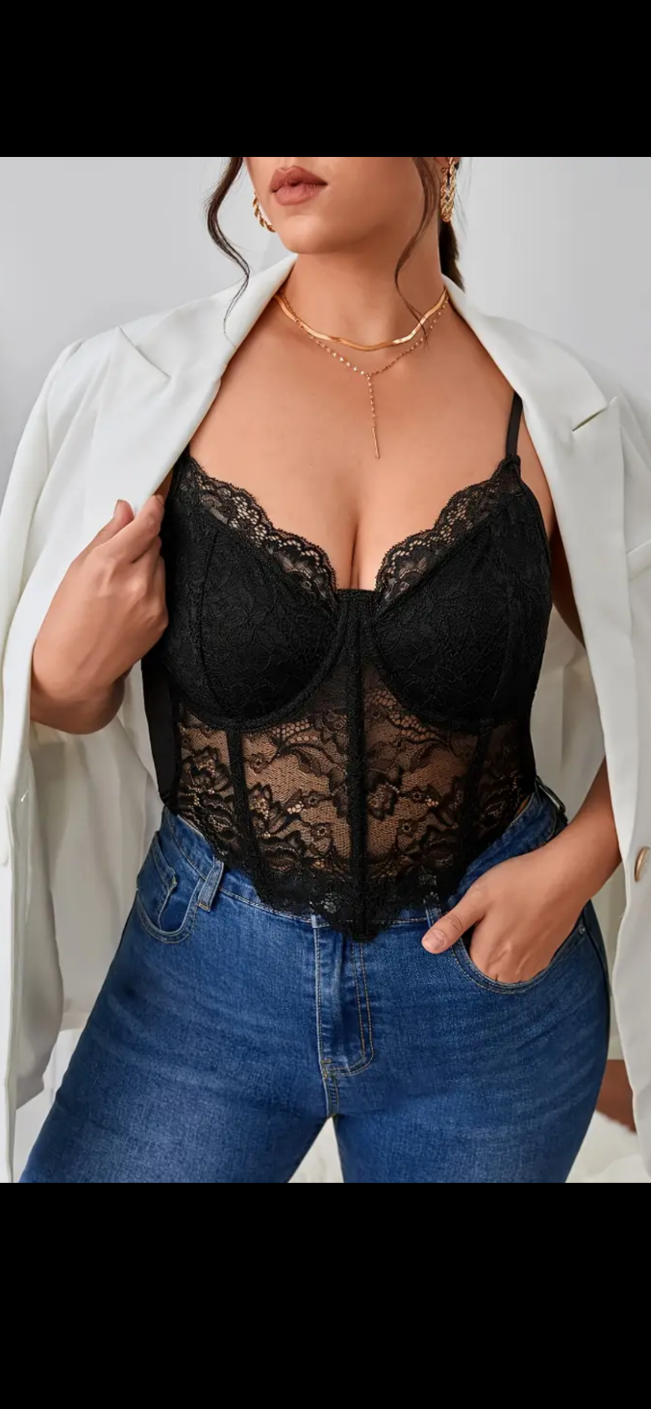 „Juodos elegancijos nėriniuota maikutė“