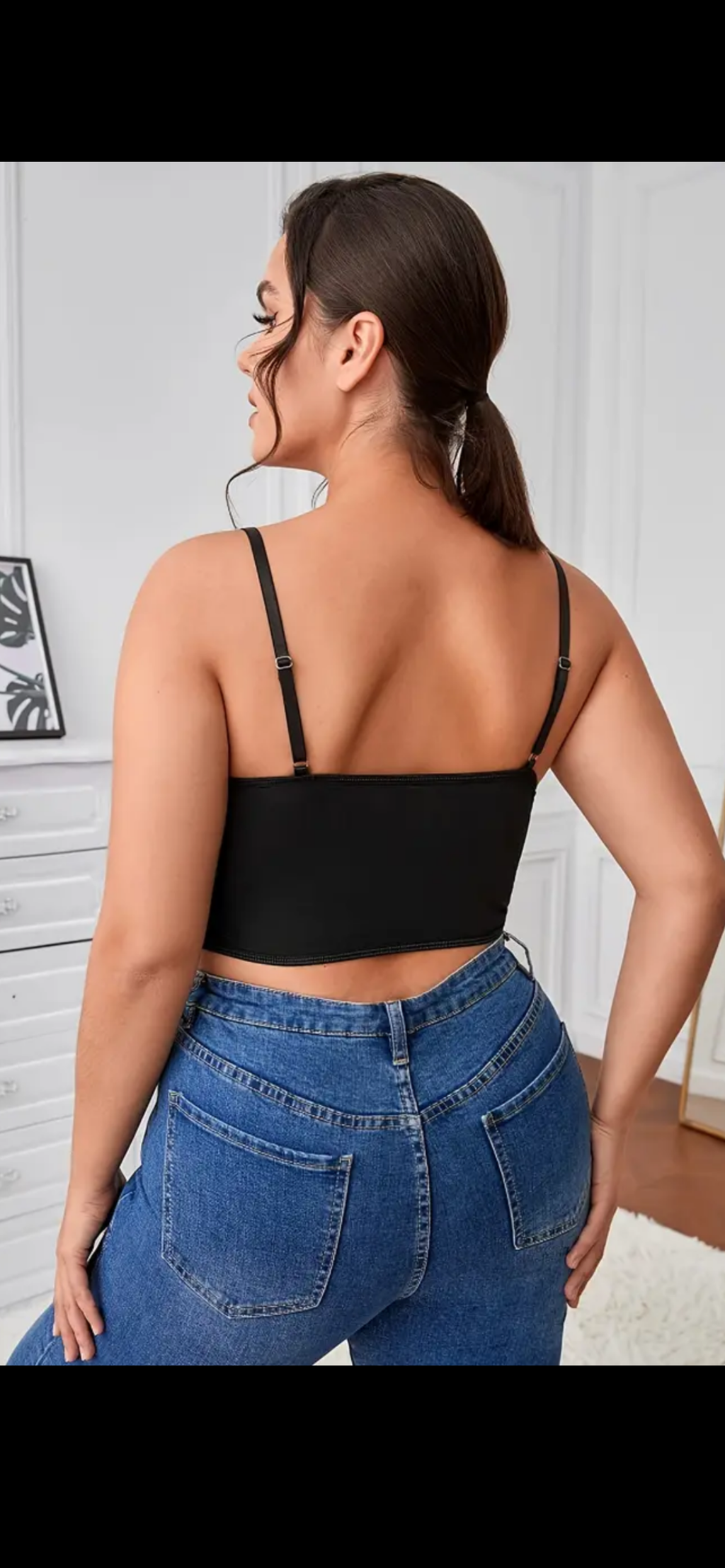 „Juodos elegancijos nėriniuota maikutė“